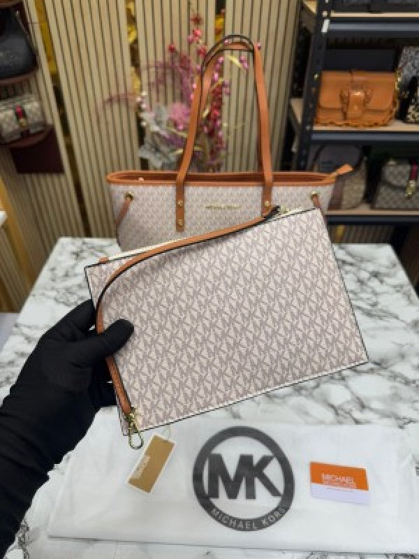 Michael  Kors Jet Set Travel Tote With Wallet (Beige)