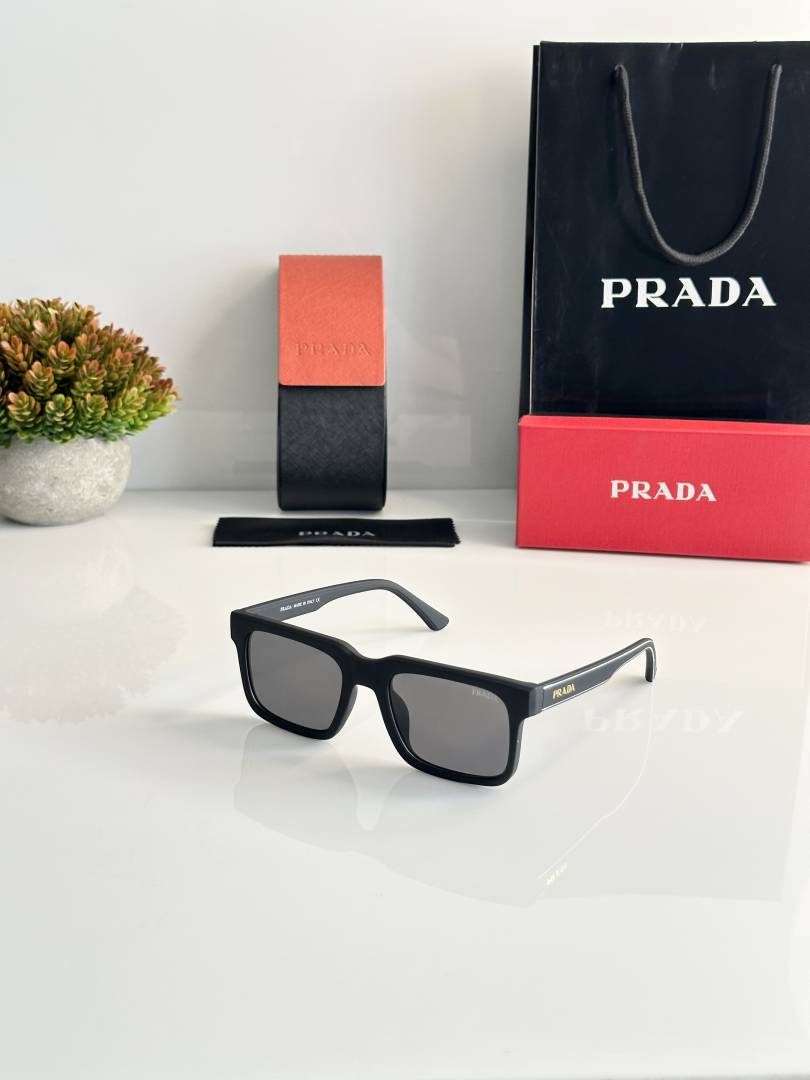 Prada 25 Black