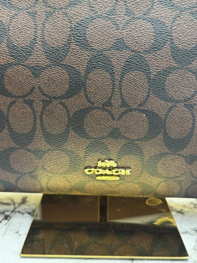 COAC  H SIGNATURE HANDBAG WITH OG BOX AND DUST BAG PREMIUM QUALITY