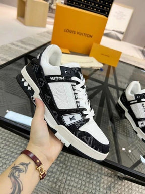 lv trainer black