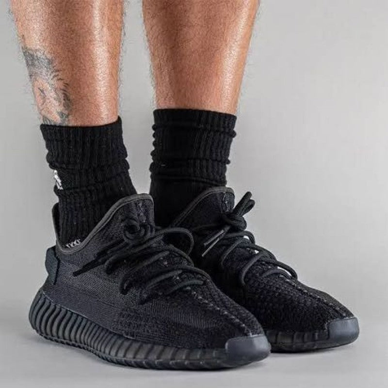 Adida s Yeezy 350 V2 ONYX Semi UA with all accessories