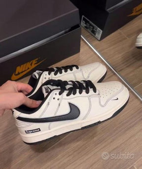 Supreme x e sb dunk low
