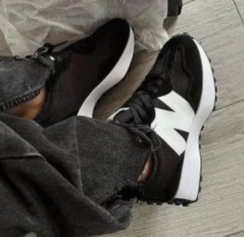 New balan ce 327 black white