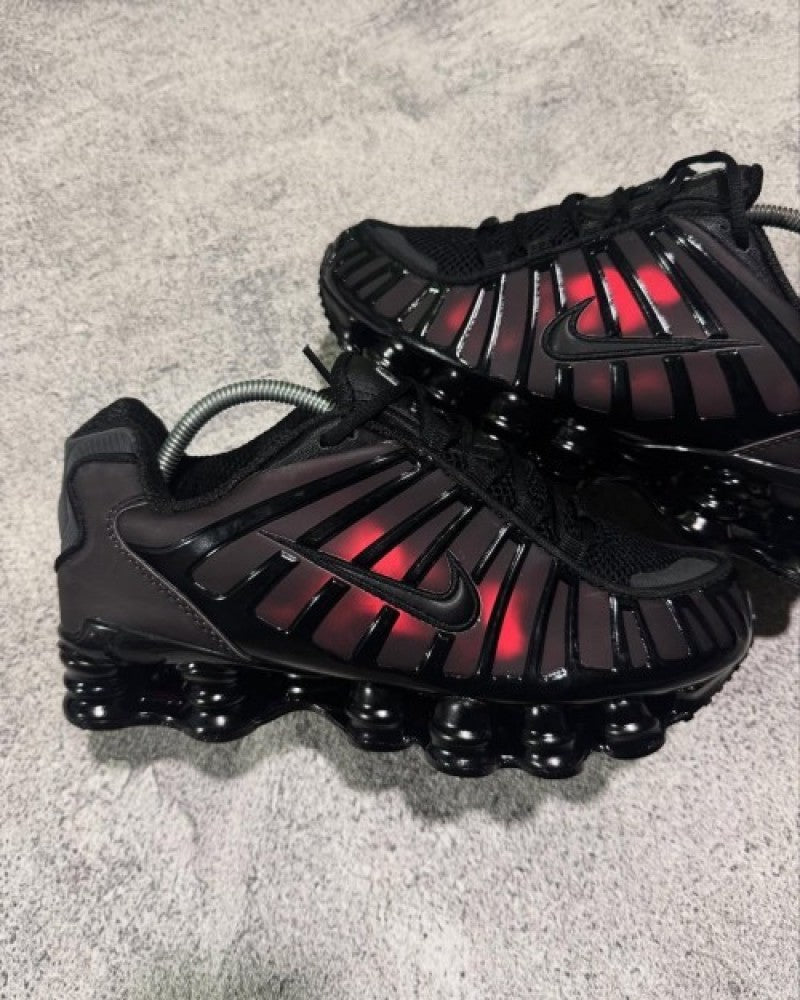 Nikee shox TL Black Red Thermal colour change