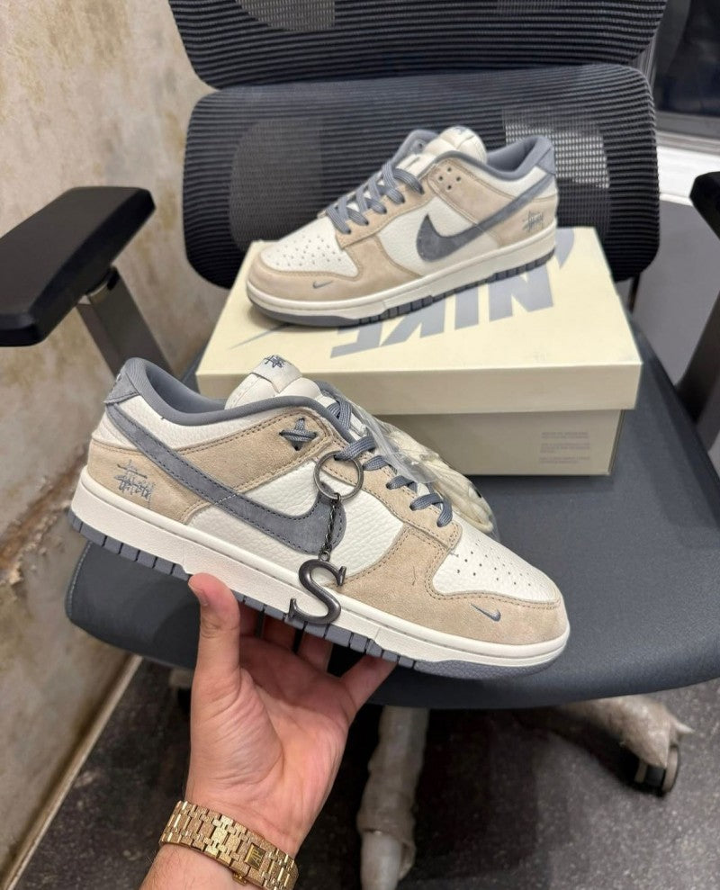 sb dunk low x stussy rice white carbon (1091