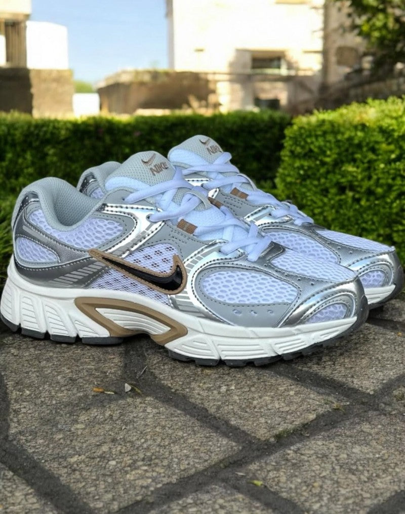 Nik ee V5 RNR Parachute Beige Metallic Pewter shoes