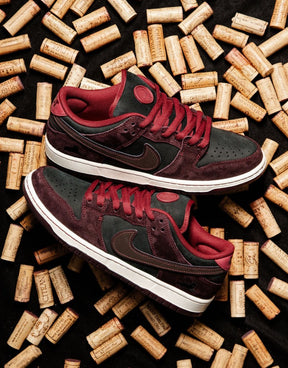Nikee sb x riot skateshop dunk low pro