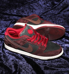 Nikee sb x riot skateshop dunk low pro
