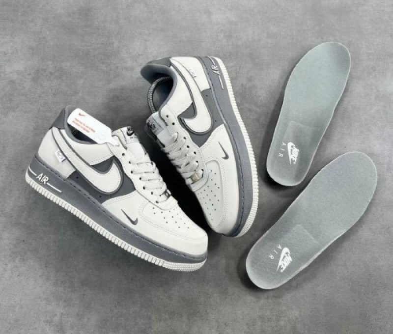 Airforcee 1 Low Epic Grey with keychain As2