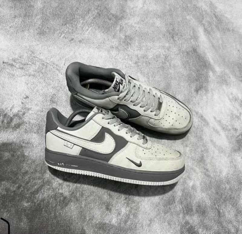 Airforcee 1 Low Epic Grey with keychain As2