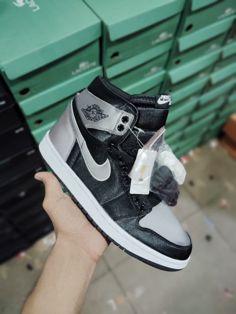 Nik.e Air jordan retro 1 satin shadow 157