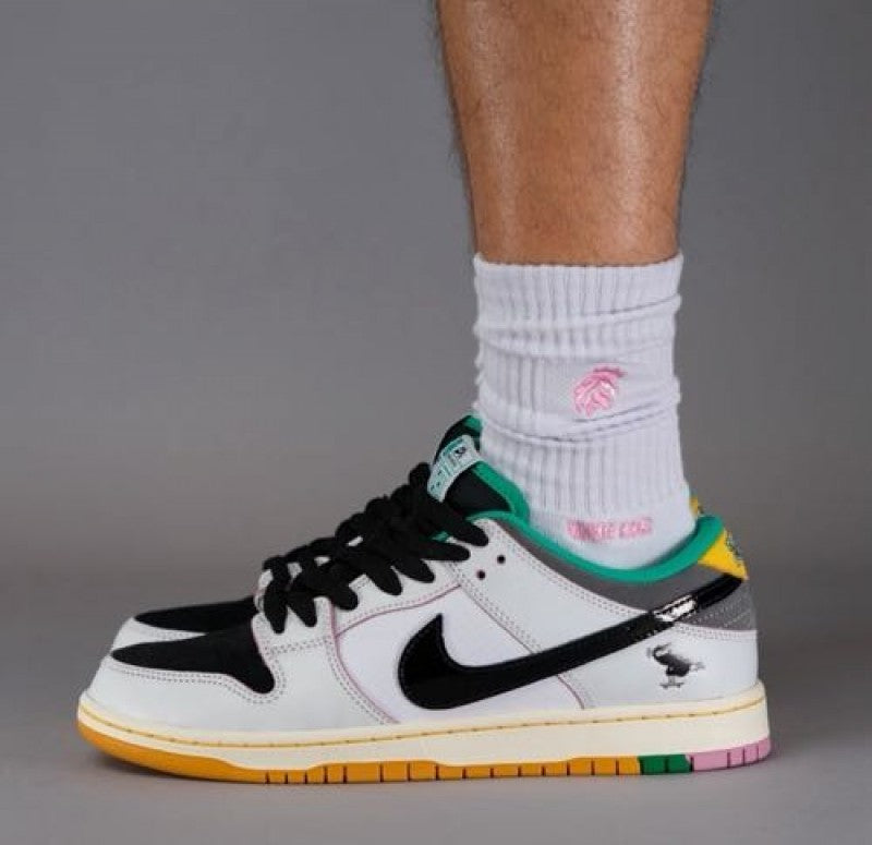 NIK.E sb dunk low pro x csef white and black