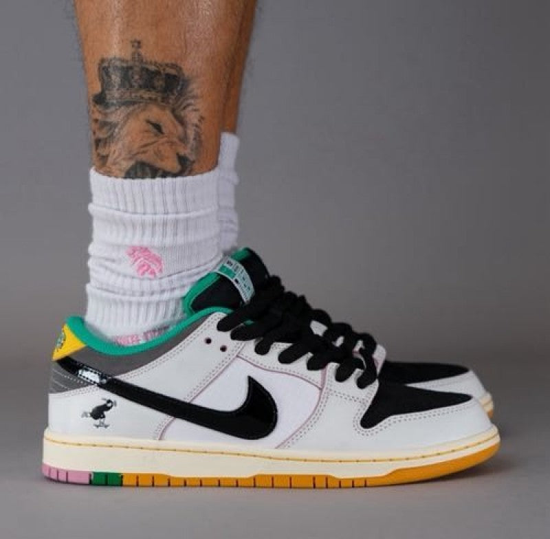 NIK.E sb dunk low pro x csef white and black