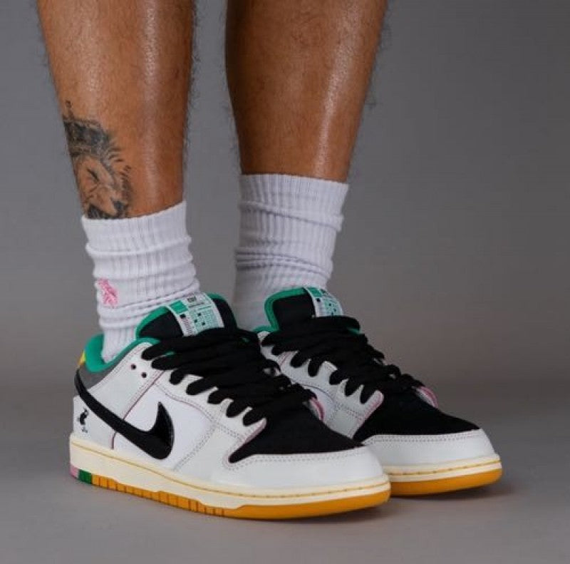 NIK.E sb dunk low pro x csef white and black