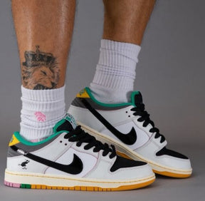 NIK.E sb dunk low pro x csef white and black