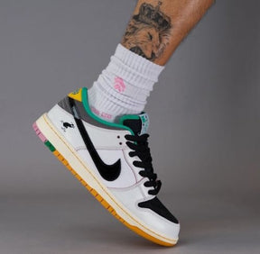 NIK.E sb dunk low pro x csef white and black