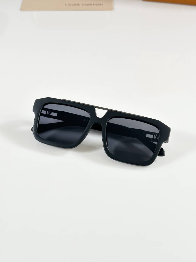 Louis Vuitton 121 Mate Black