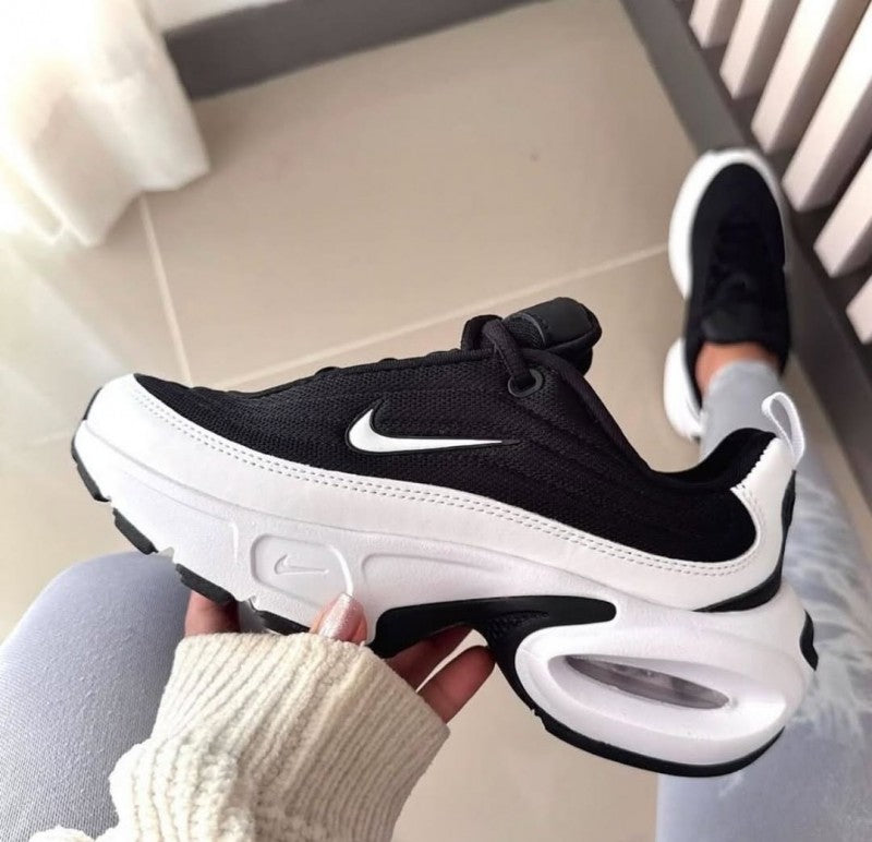 Nike Airmax portal racer black white 718
