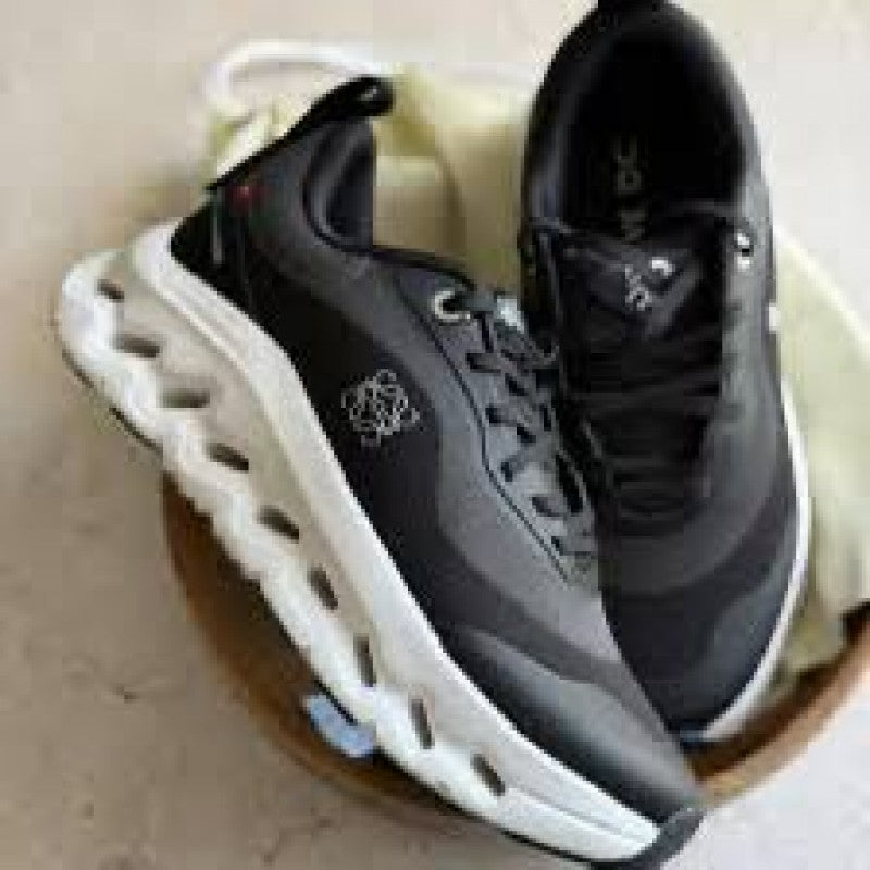 Loewe X on cloud Black white