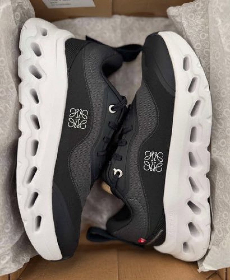 Loewe X on cloud Black white