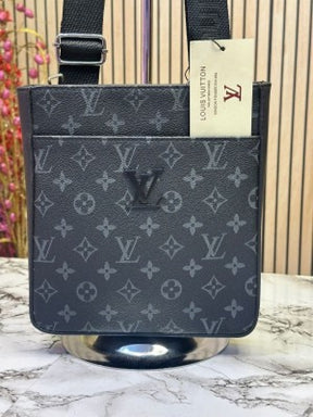 LOUIS  VUITTON SIDE BAG WITH DUST BAG HEAVY QUALITY (BLACK MONO) 8010LV