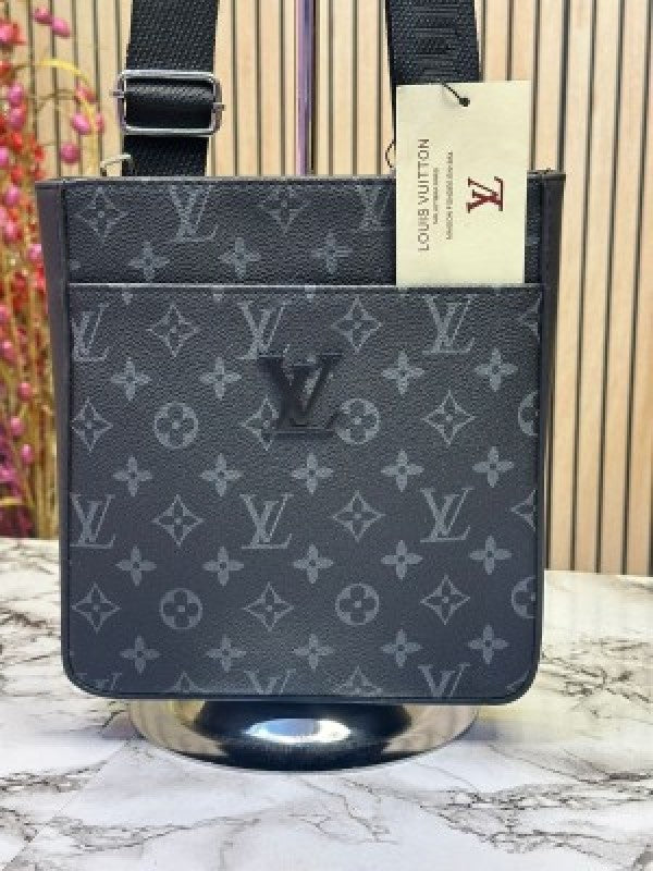 LOUIS  VUITTON SIDE BAG WITH DUST BAG HEAVY QUALITY (BLACK MONO) 8010LV