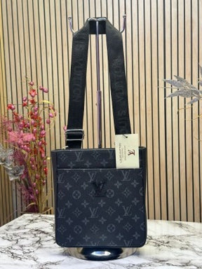 LOUIS  VUITTON SIDE BAG WITH DUST BAG HEAVY QUALITY (BLACK MONO) 8010LV