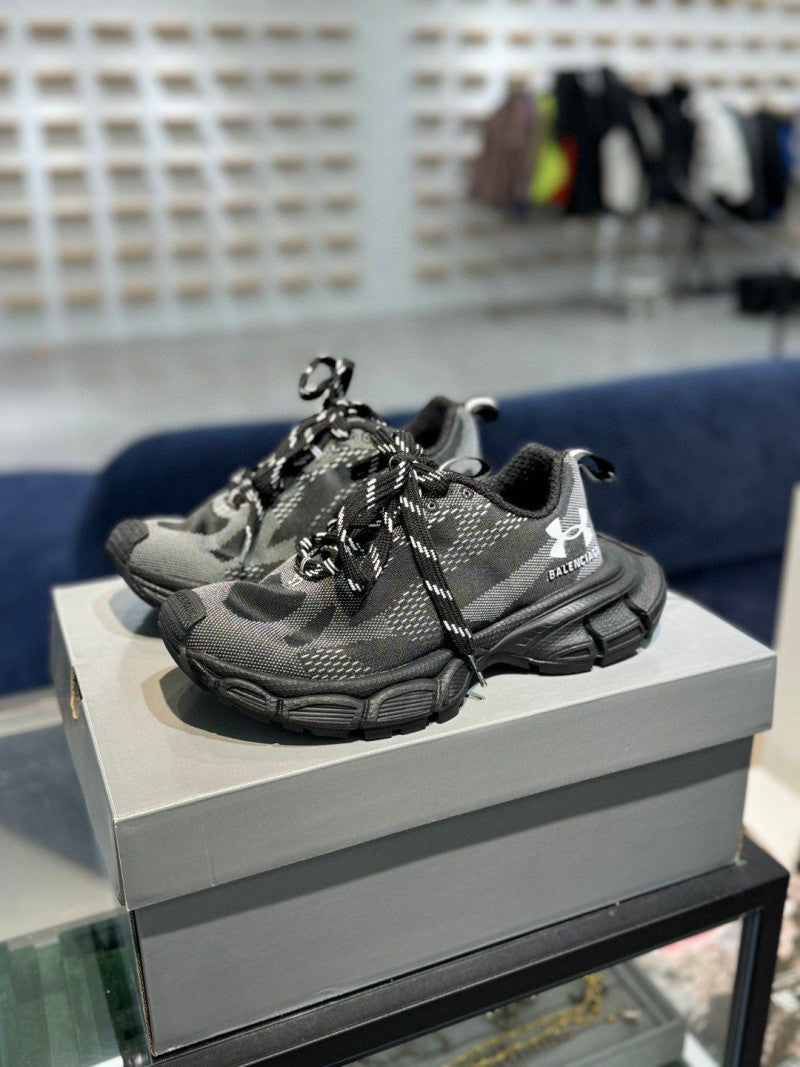 BALENCIAGAA 3XL X UNDERR ARMOUR BLACk (1097