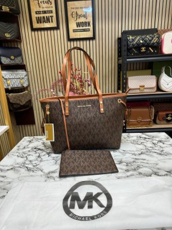 MICHAEL  KORS JET SET TRAVEL BIG MK TOTE BAG WITH WALLET AND DUST BAG (BROWN) 2003