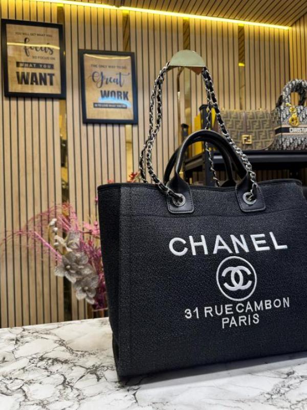 Chane  l paris rue cambon timeless tote bag (black)