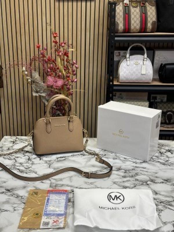 Michael  Kors Veronica Extra Small Saffiano Leather Crossbody Bag (apricot)