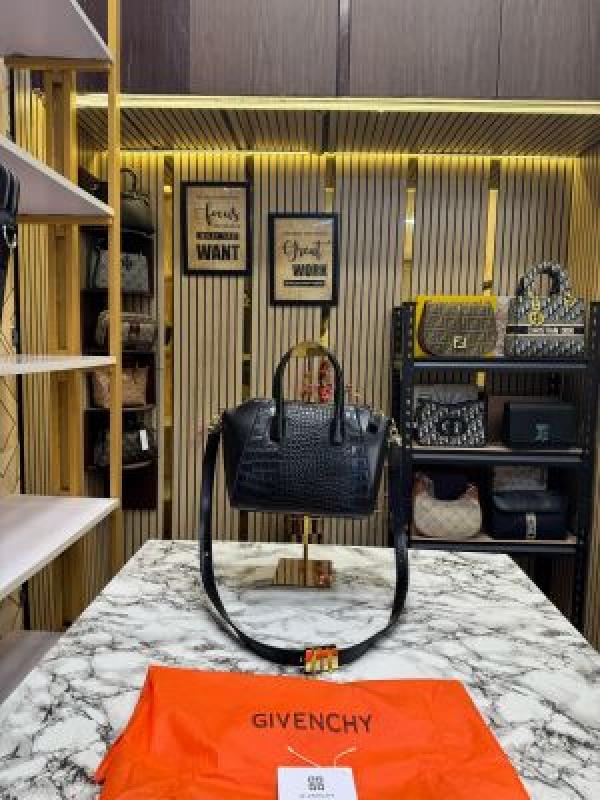 GIVENCHY BLACK GLOSSY CROCO PRINT HANDBAG WITH DUST BAG PREMIUM QUALITY