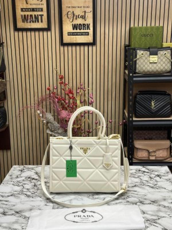 PRAD  A SYMBOLE TOTE WITH DUST BAG PREMIUM QUALITY DONT COMPARE WITH MARKET QUALITY (WHITE)