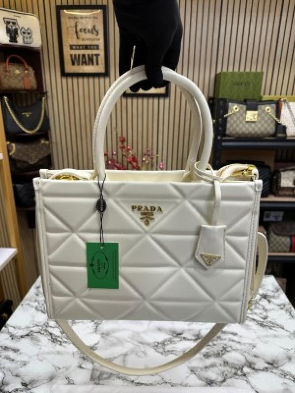 PRAD  A SYMBOLE TOTE WITH DUST BAG PREMIUM QUALITY DONT COMPARE WITH MARKET QUALITY (WHITE)