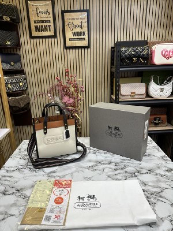 COAC  H FEILD COLOUR BLOCK SMALL TOTE BAG WITH OG BOX AND DUST BAG