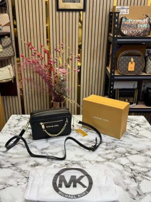 MICHAEL  KORS JET SET CAMERA CROSSBODY WITH SLING WITH OG BOX AND DUST BAG (FULL BLACK)