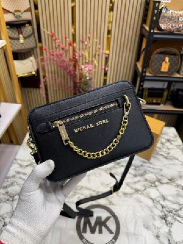 MICHAEL  KORS JET SET CAMERA CROSSBODY WITH SLING WITH OG BOX AND DUST BAG (FULL BLACK)