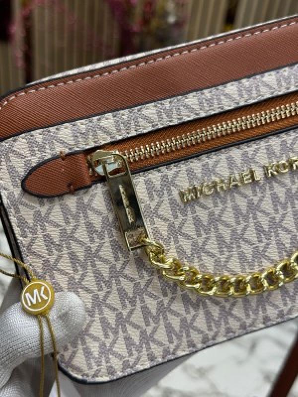 MICHAEL  KORS JET SET CAMERA CROSSBODY WITH SLING WITH OG BOX AND DUST BAG (BEIGE)