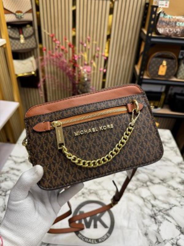 MICHAEL  KORS JET SET CAMERA CROSSBODY WITH SLING WITH OG BOX AND DUST BAG (BROWN)