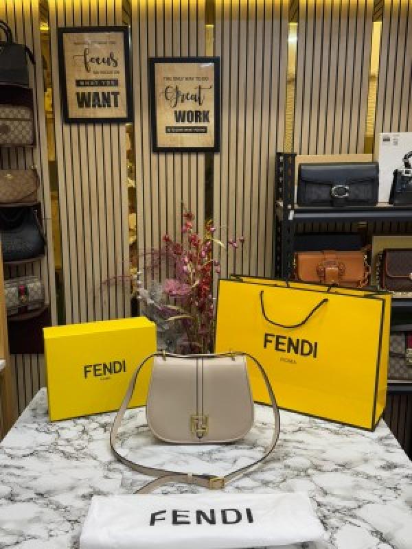 FEND  I COMON FF LOGO PLAQUE HANDBAG WITH OG BOX AND DUST BAG INCLUDING CARRY BAG PREMIUM QUALITY (APRICOT)