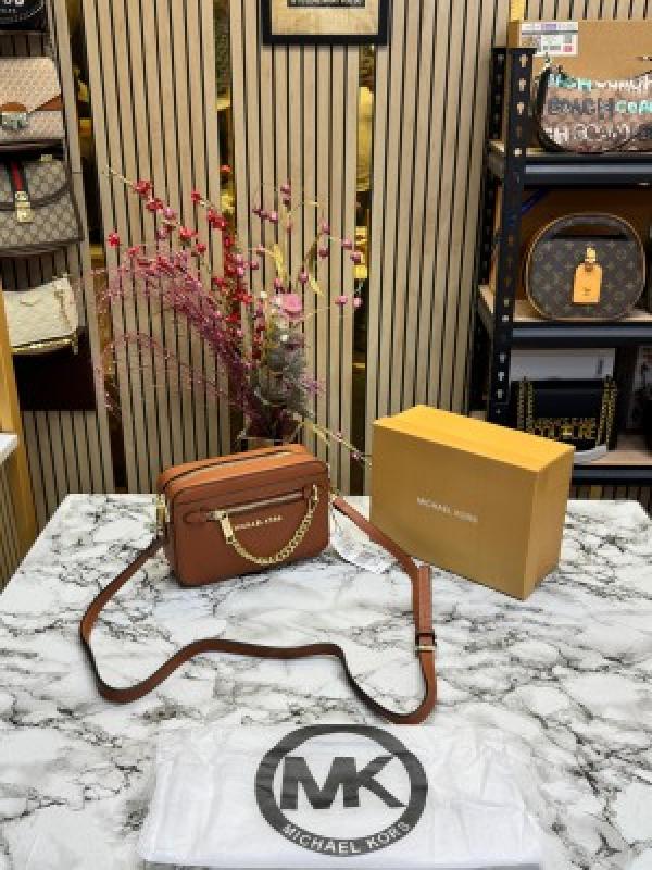 MICHAEL  KORS JET SET CAMERA CROSSBODY WITH SLING WITH OG BOX AND DUST BAG (FULL BROWN)