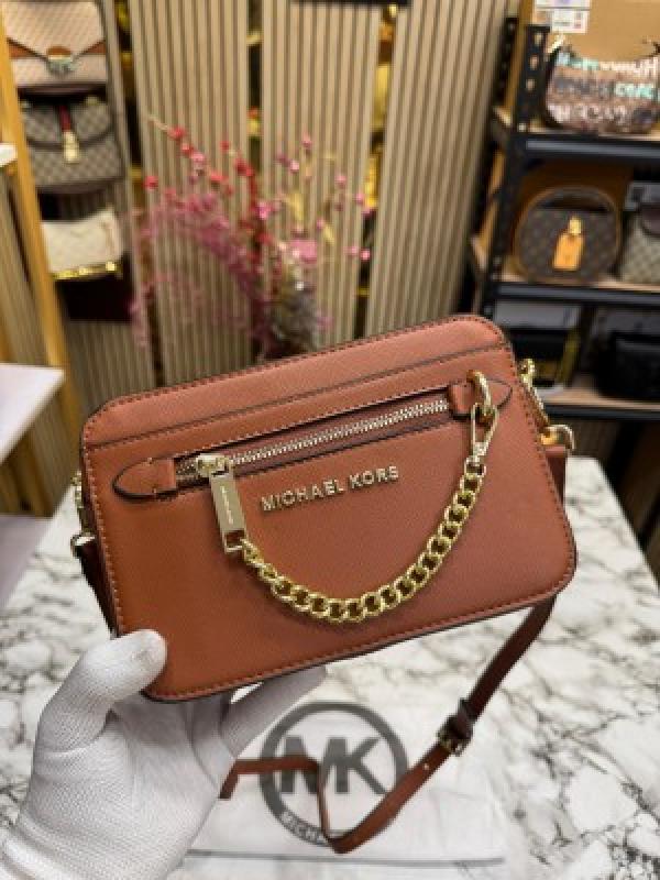 MICHAEL  KORS JET SET CAMERA CROSSBODY WITH SLING WITH OG BOX AND DUST BAG (FULL BROWN)