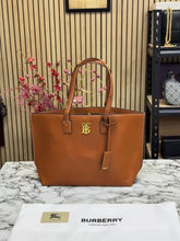Burberr  y Tb Smooth Leather Tote Bag With Dust Bag (Brown)