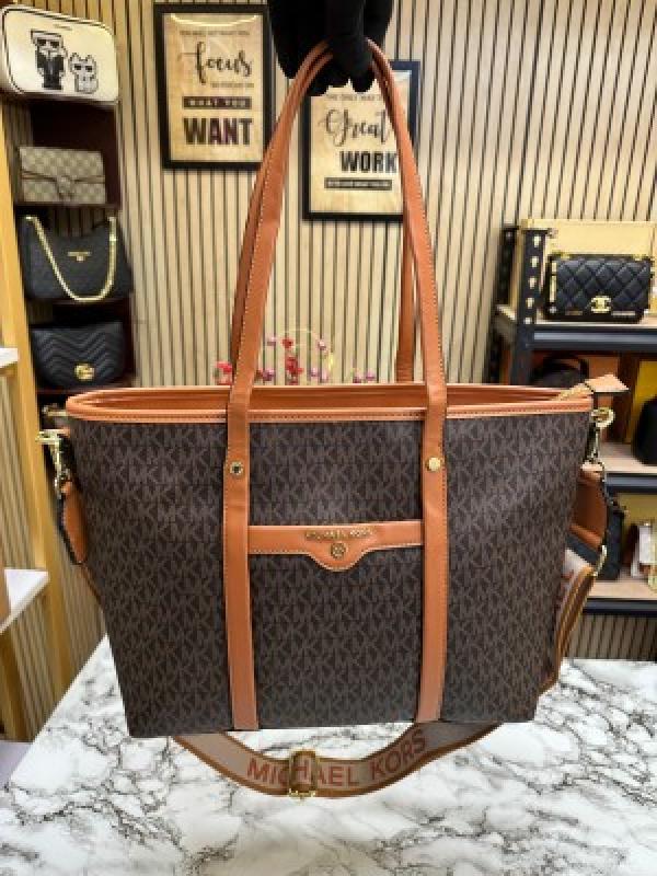 MICHAEL  KORS TOTE BAG WITH BRAND DUST BAG (BROWN)