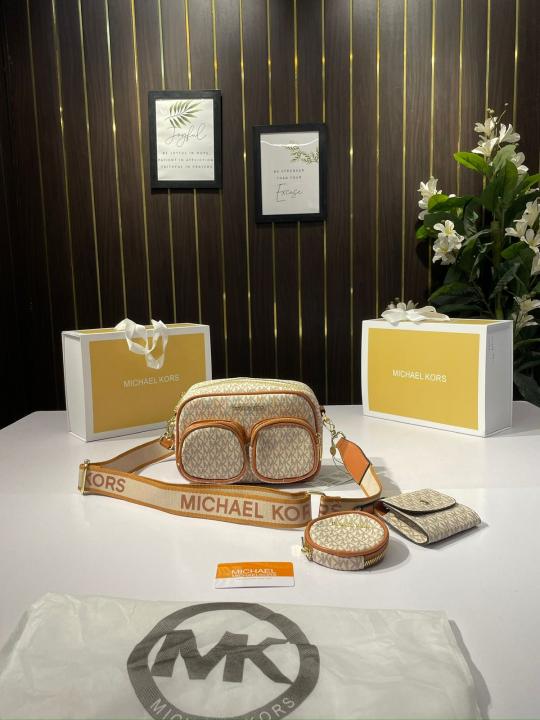 Michael  kors jet set signature crossbody bag with og box(25001 bieg brown)