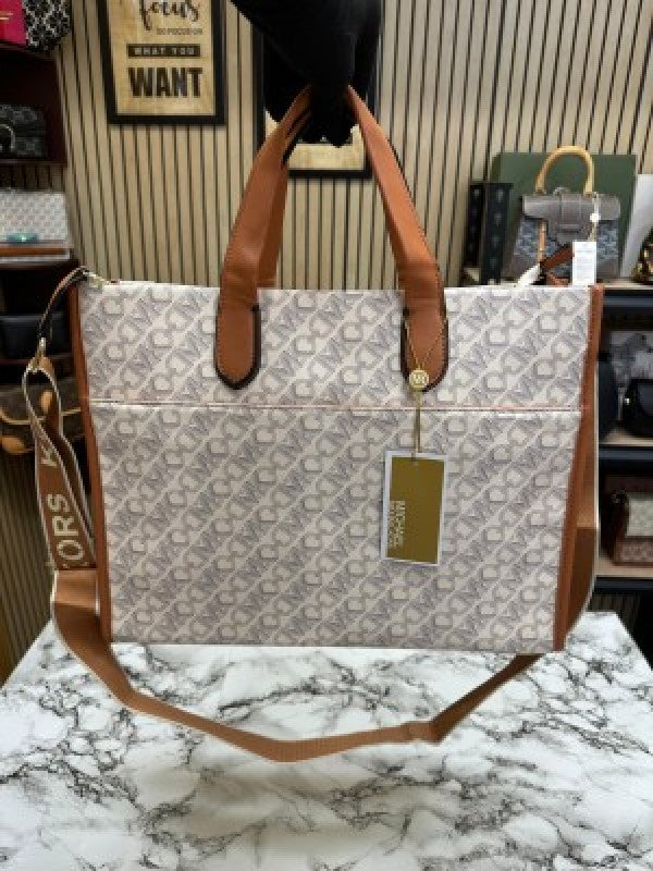 Michael  Kors Gigi Hand Bag With Dust Bag (Biege)
