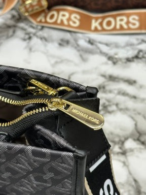 Michael  Kors Gigi Hand Bag With Dust Bag (Biege)