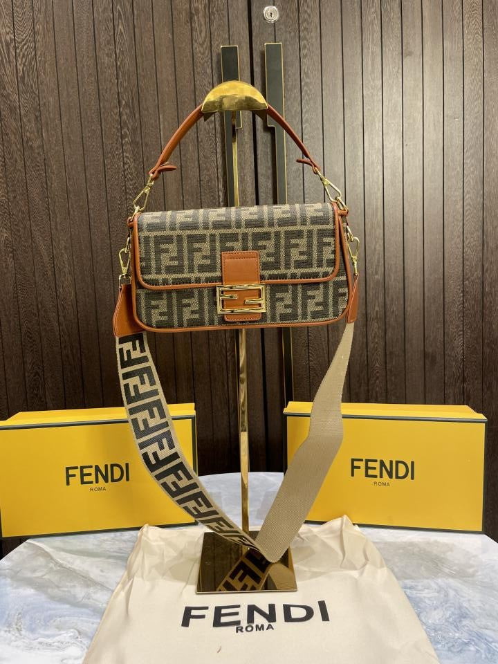 Fend  i Baguette Chain Midi with og box 295