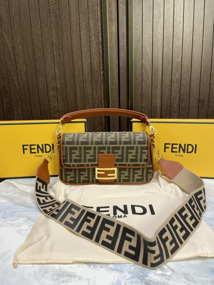 Fend  i Baguette Chain Midi with og box 295