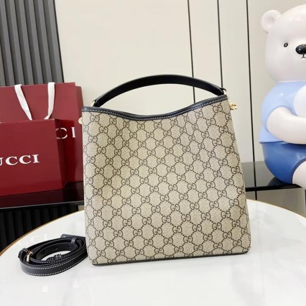 Gucc  i GG Emblem medium bucket bag with box 501